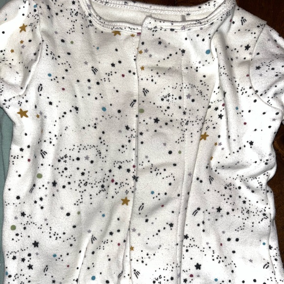 Simply Magnetic Me Baby Pajama Set in Soft Green and White Stars - Picture 2 of 3